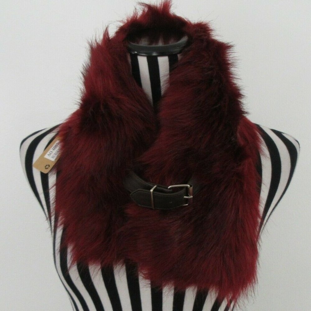 Odiva Burgundy Belt Detail Faux Fur Scarf